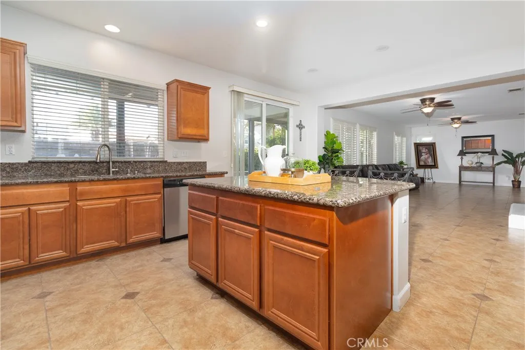 6087 Stampede, Eastvale, California 92880 home-pic-14