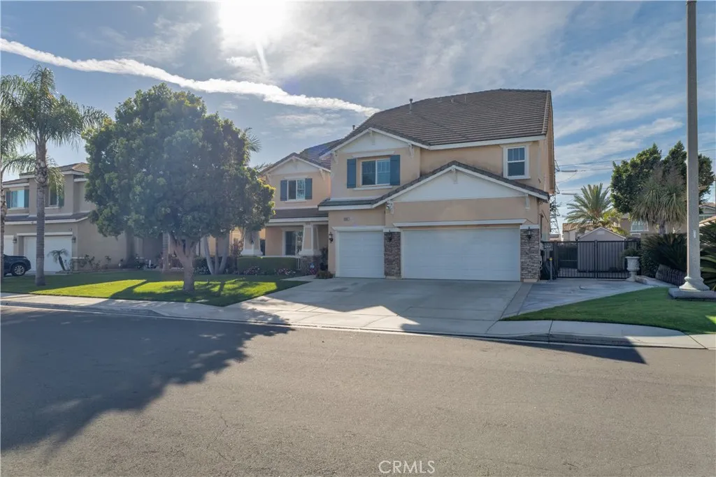 6087 Stampede, Eastvale, California 92880 home-pic-2