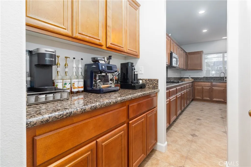 6087 Stampede, Eastvale, California 92880 home-pic-15