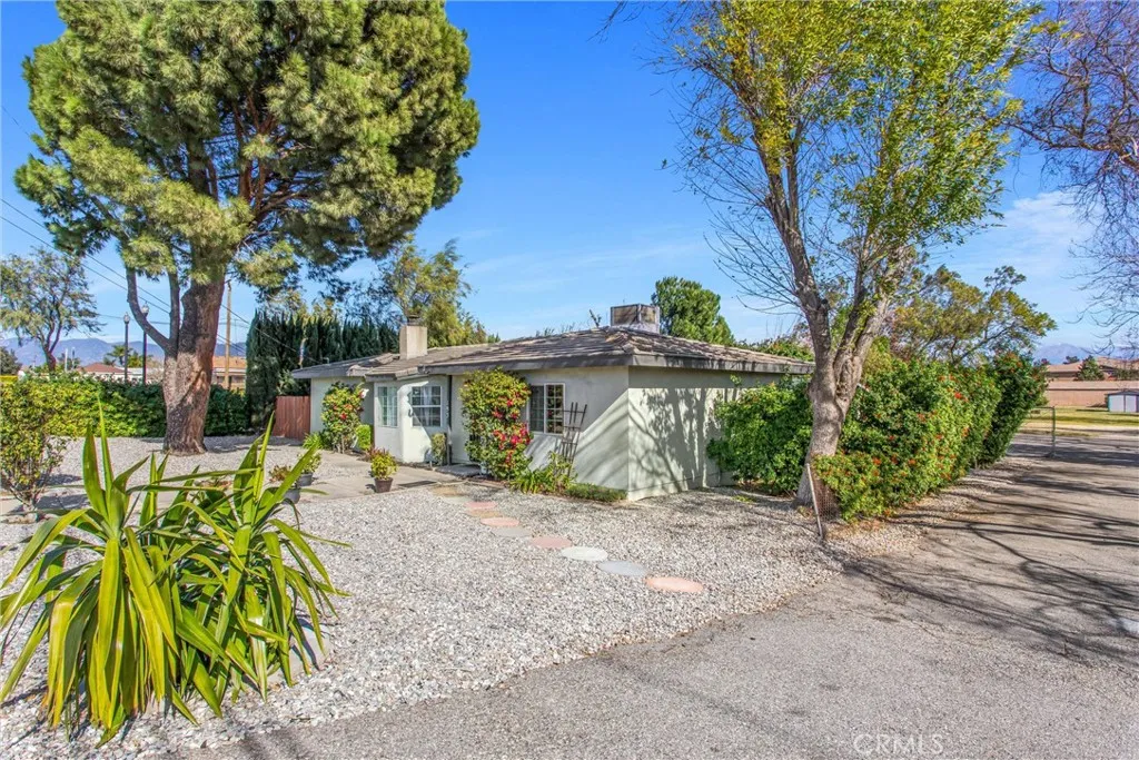 193 N Maple Avenue, Fontana, California 92335 home-pic-1