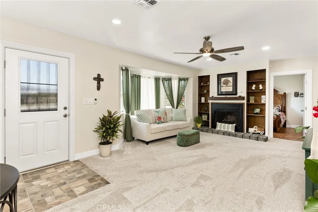 193 N Maple Avenue, Fontana, California 92335 home-pic-3