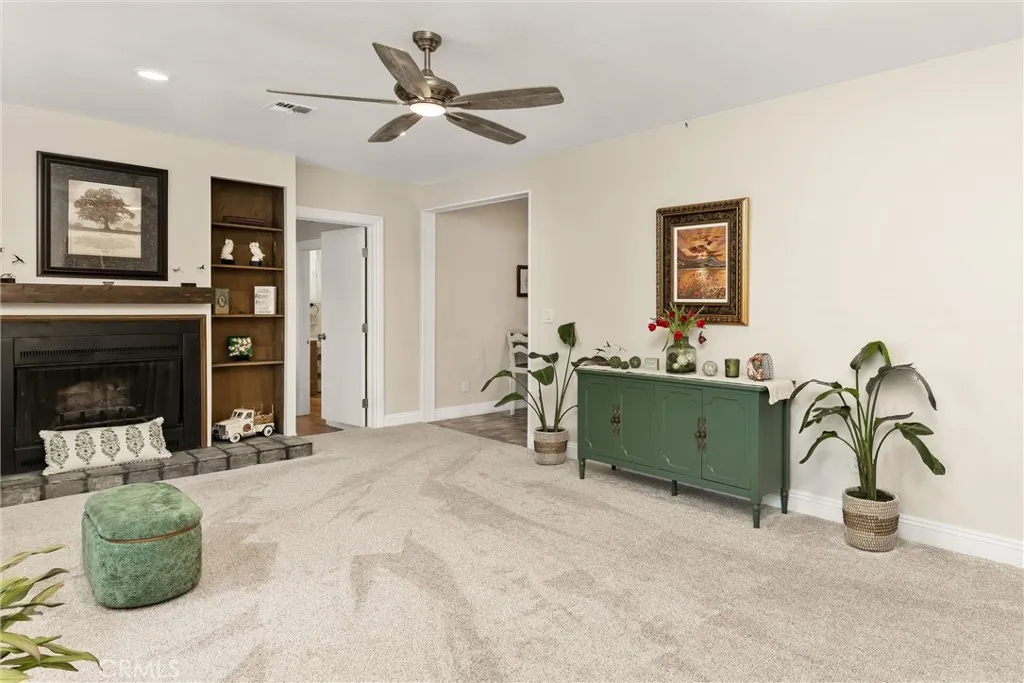 193 N Maple Avenue, Fontana, California 92335 home-pic-2