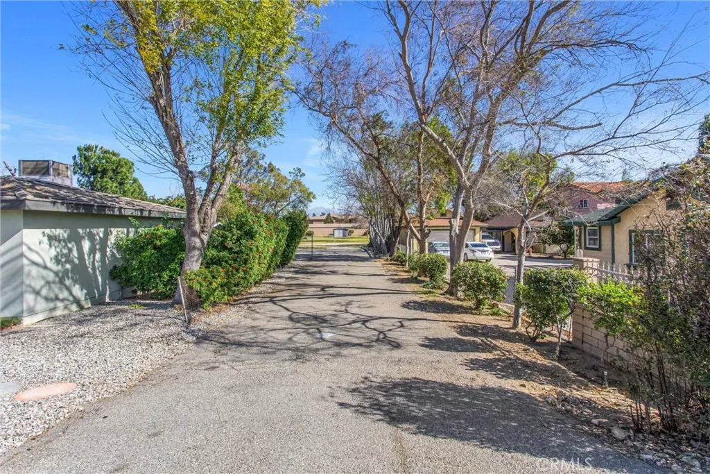 193 N Maple Avenue, Fontana, California 92335 home-pic-18