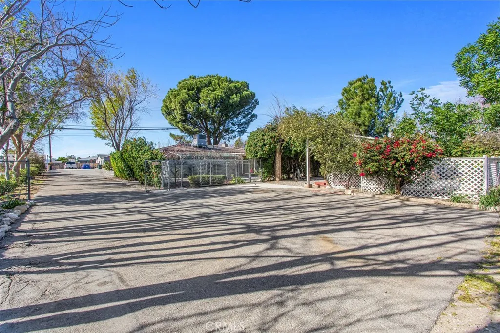 193 N Maple Avenue, Fontana, California 92335 home-pic-19