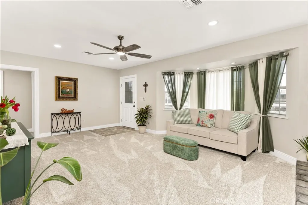 193 N Maple Avenue, Fontana, California 92335 home-pic-4