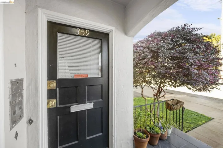 Entrance to property with a porch and stucco siding