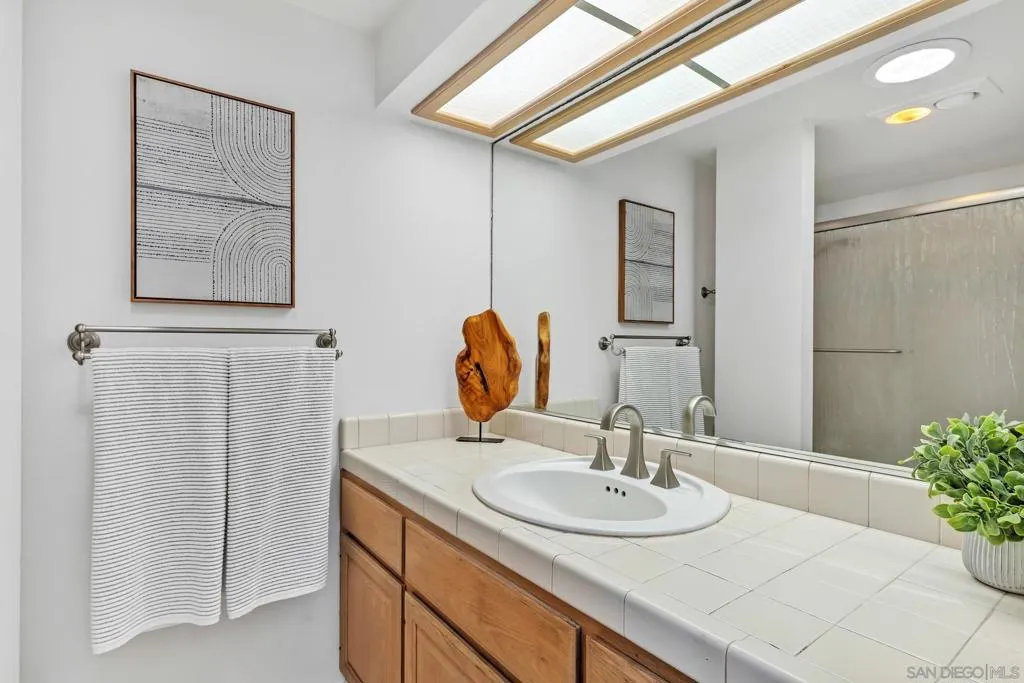57 Tunapuna Ln, Coronado, California 92118 home-pic-43