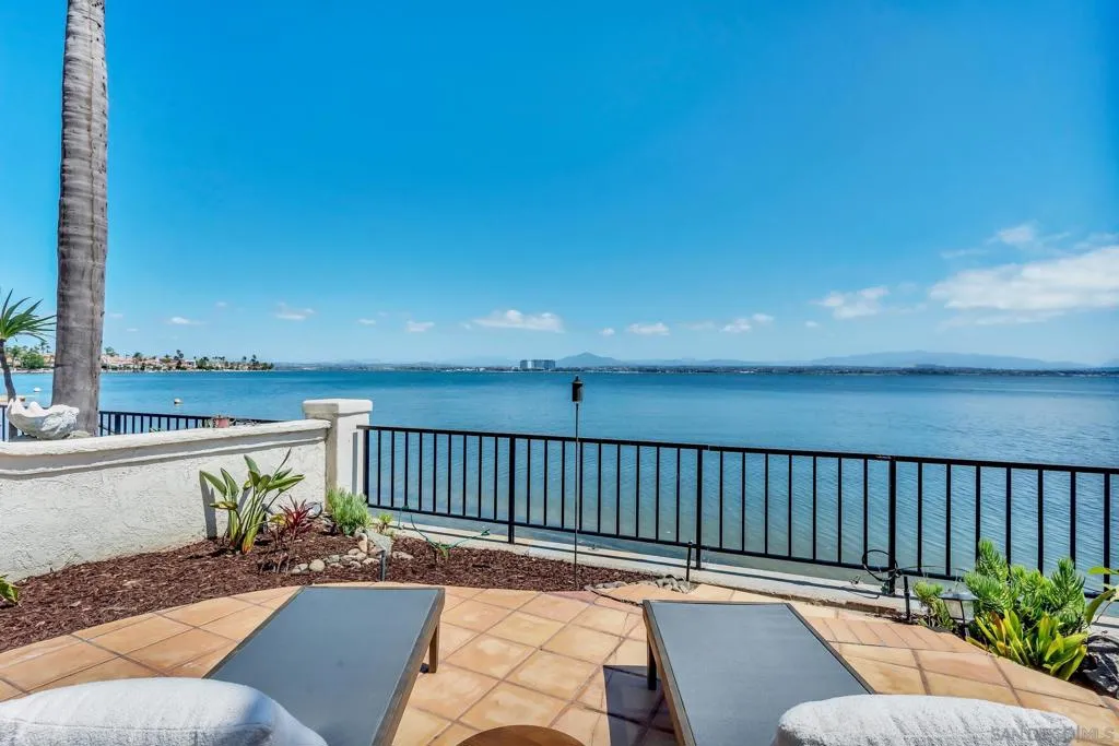 57 Tunapuna Ln, Coronado, California 92118 home-pic-3