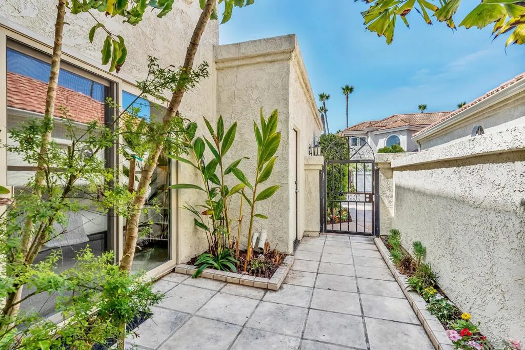57 Tunapuna Ln, Coronado, California 92118 home-pic-6