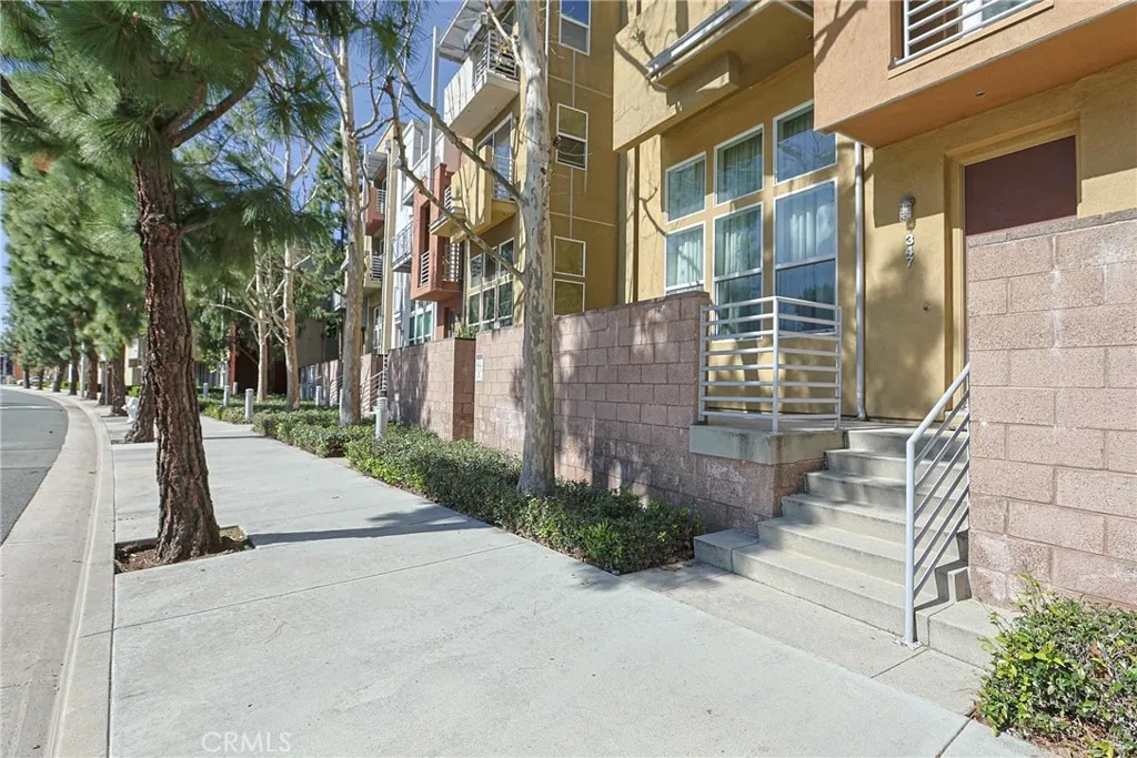 347 E Memory, Santa Ana, California 92705 home-pic-2