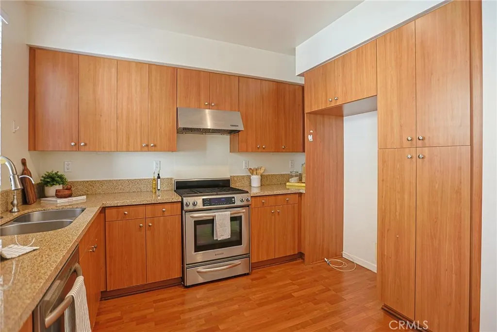 347 E Memory, Santa Ana, California 92705 home-pic-23