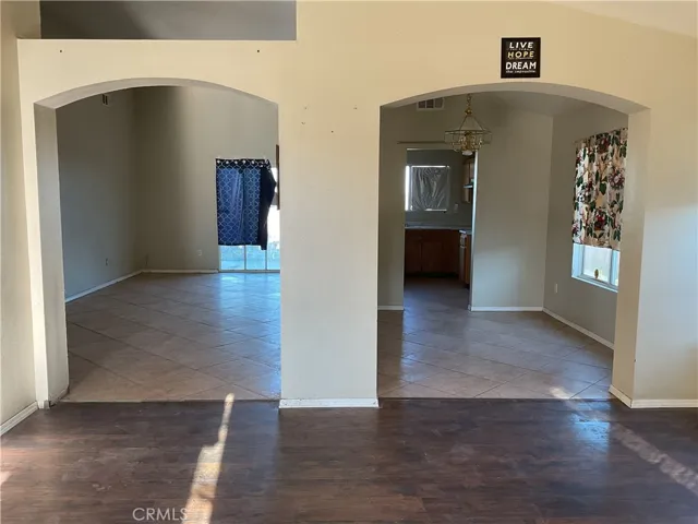 15536 Jojoba, Victorville, California 92394