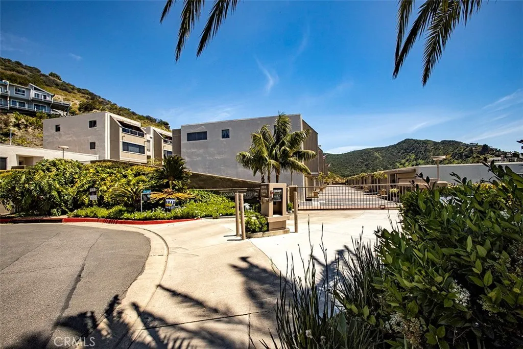 The entrance in the OCEAN VISTA Townhome community in Laguna Beach.