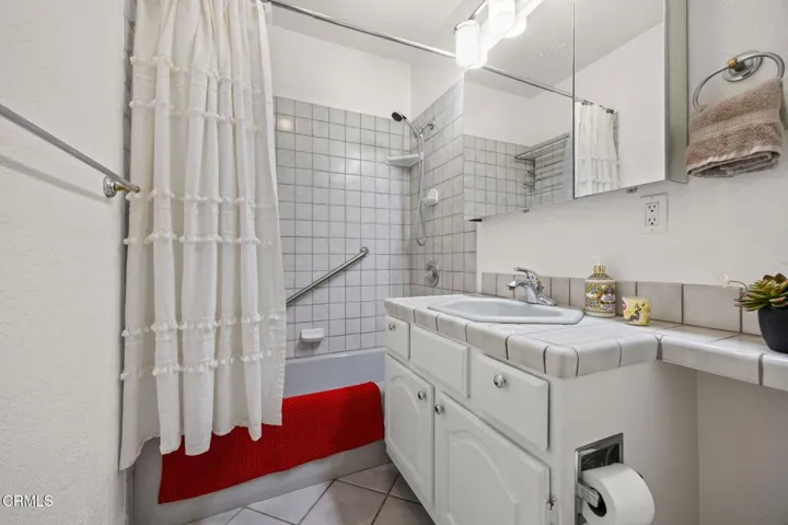 28-web-or-mls-Upmarketmedia_2125Pir-84