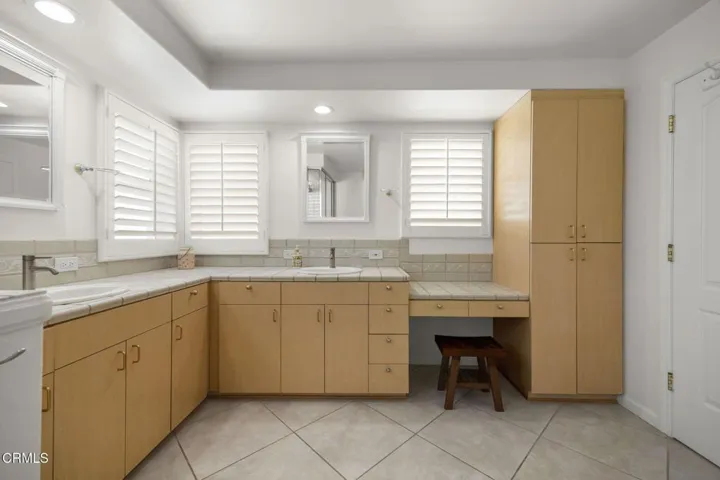 24-web-or-mls-Upmarketmedia_2125Pir-71