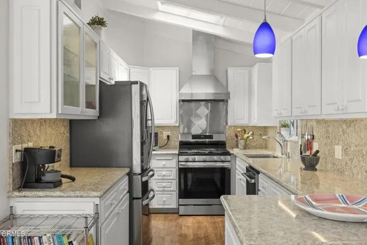 16-web-or-mls-Upmarketmedia_2125Pir-48