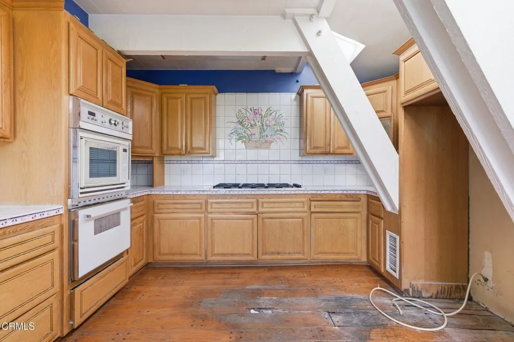 5060 Campo Road, Woodland Hills, California 91364 home-pic-16
