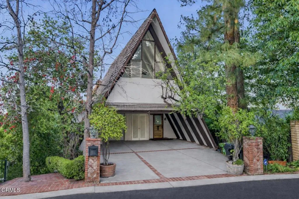 5060 Campo Road, Woodland Hills, California 91364 home-pic-1