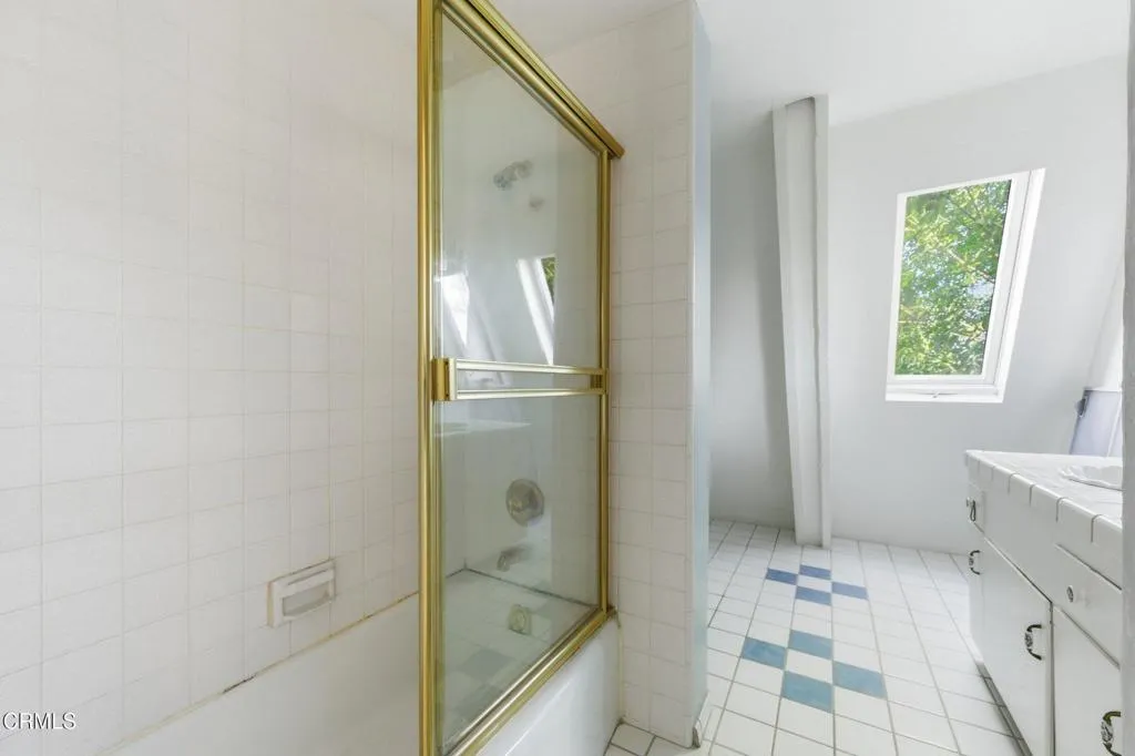 5060 Campo Road, Woodland Hills, California 91364 home-pic-32