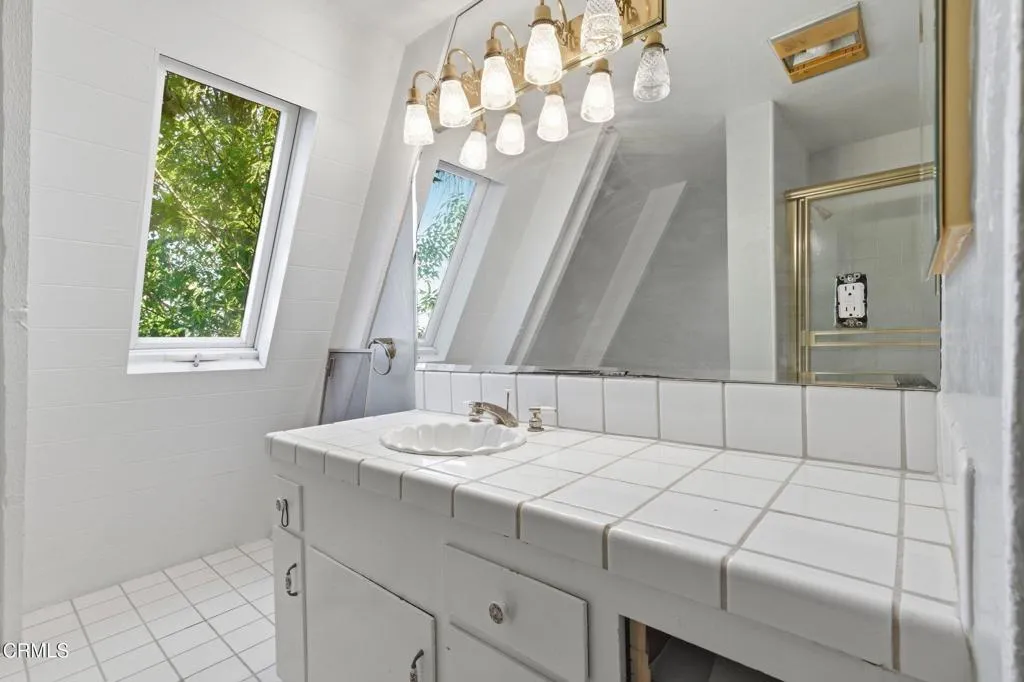 5060 Campo Road, Woodland Hills, California 91364 home-pic-30