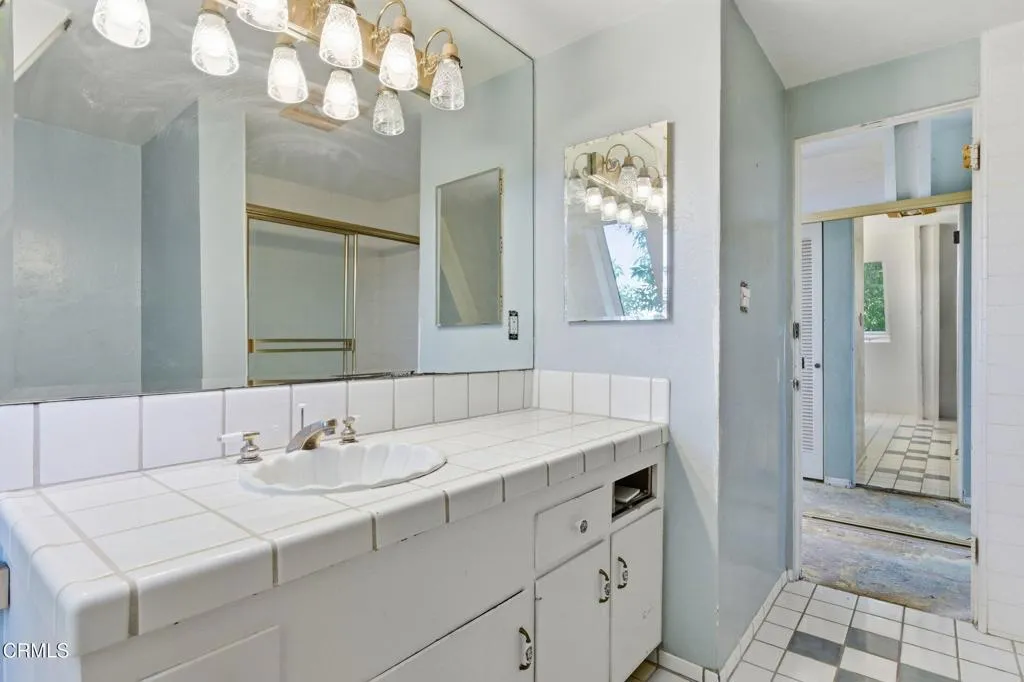 5060 Campo Road, Woodland Hills, California 91364 home-pic-31
