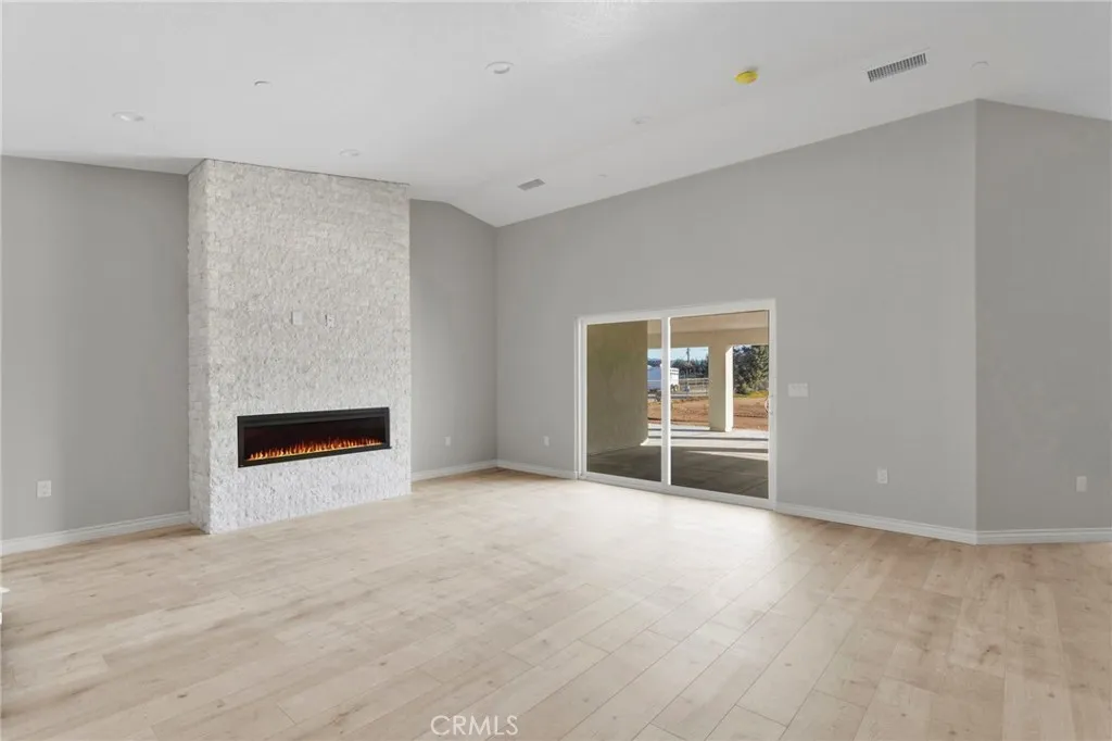15179 Olive St, Hesperia, California 92345 home-pic-8