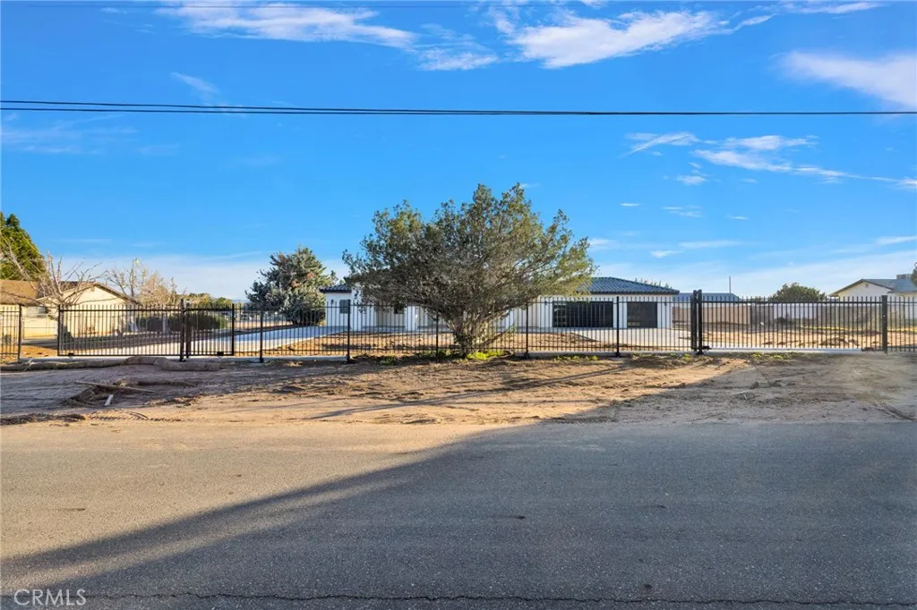 15179 Olive St, Hesperia, California 92345 home-pic-42