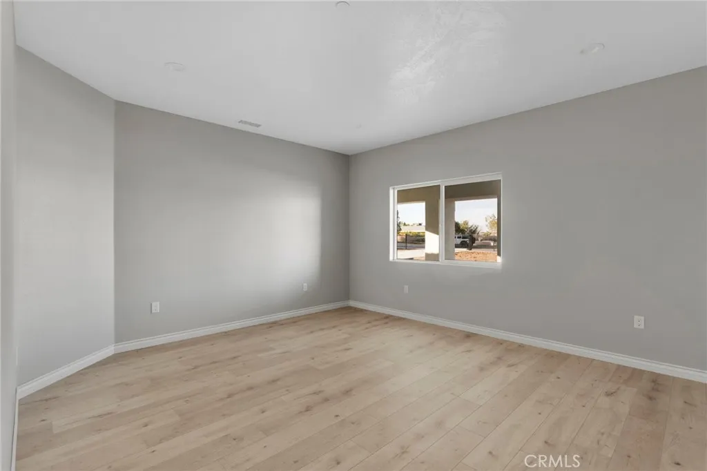 15179 Olive St, Hesperia, California 92345 home-pic-26