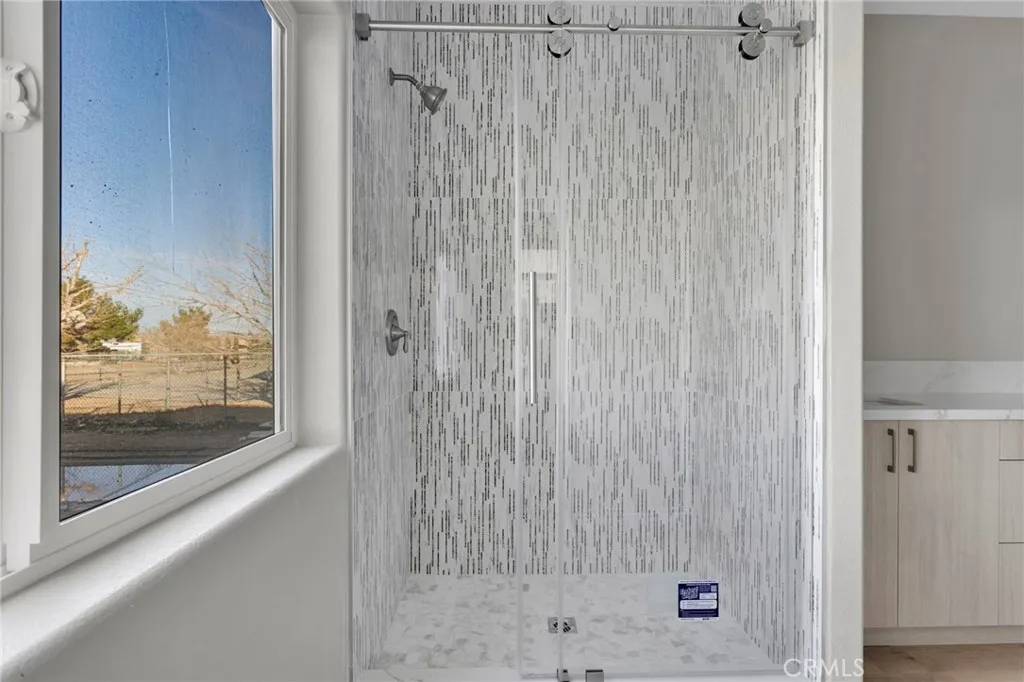 15179 Olive St, Hesperia, California 92345 home-pic-18