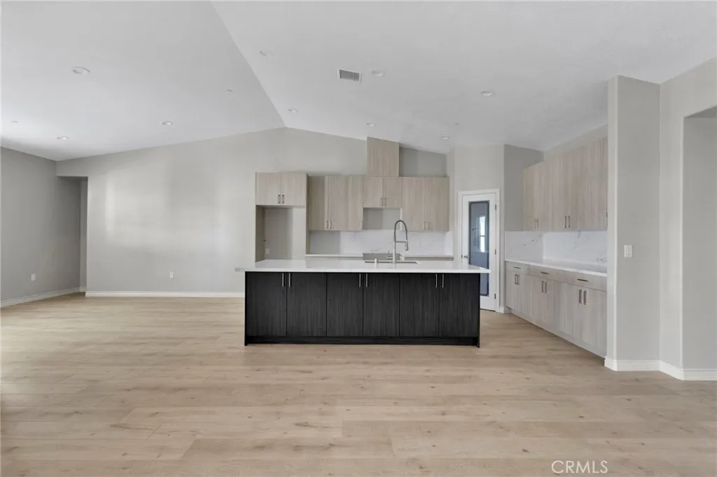 15179 Olive St, Hesperia, California 92345 home-pic-9