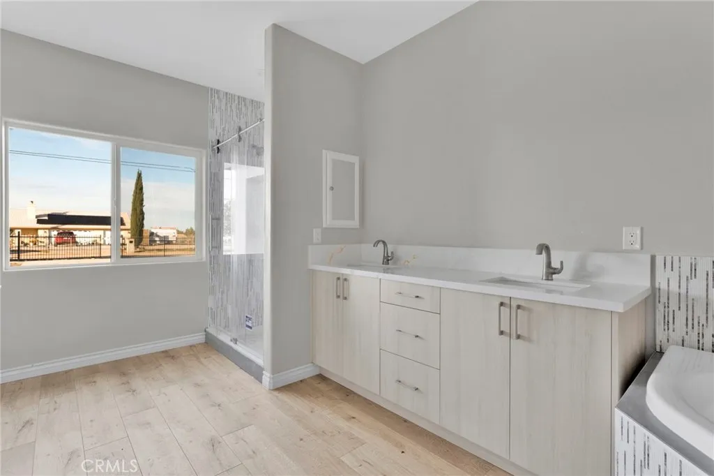 15179 Olive St, Hesperia, California 92345 home-pic-21