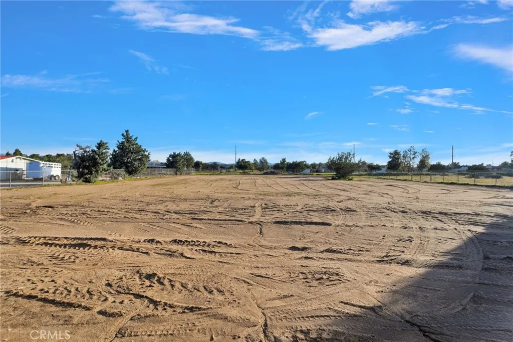 15179 Olive St, Hesperia, California 92345 home-pic-38