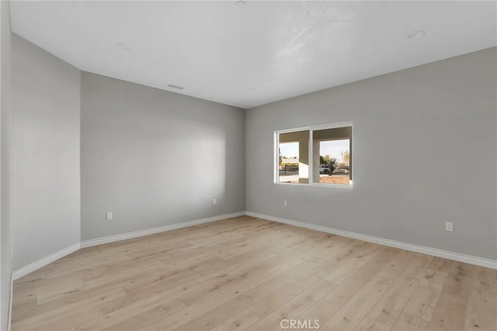 15179 Olive St, Hesperia, California 92345 home-pic-16