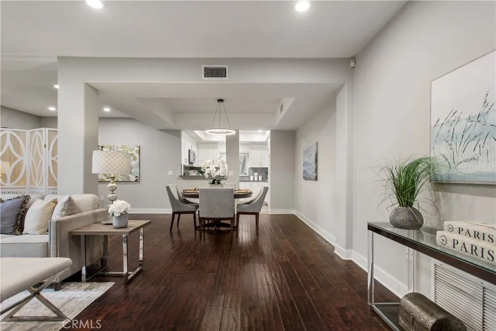 11115 Acama 101, North Hollywood, California 91602 home-pic-4