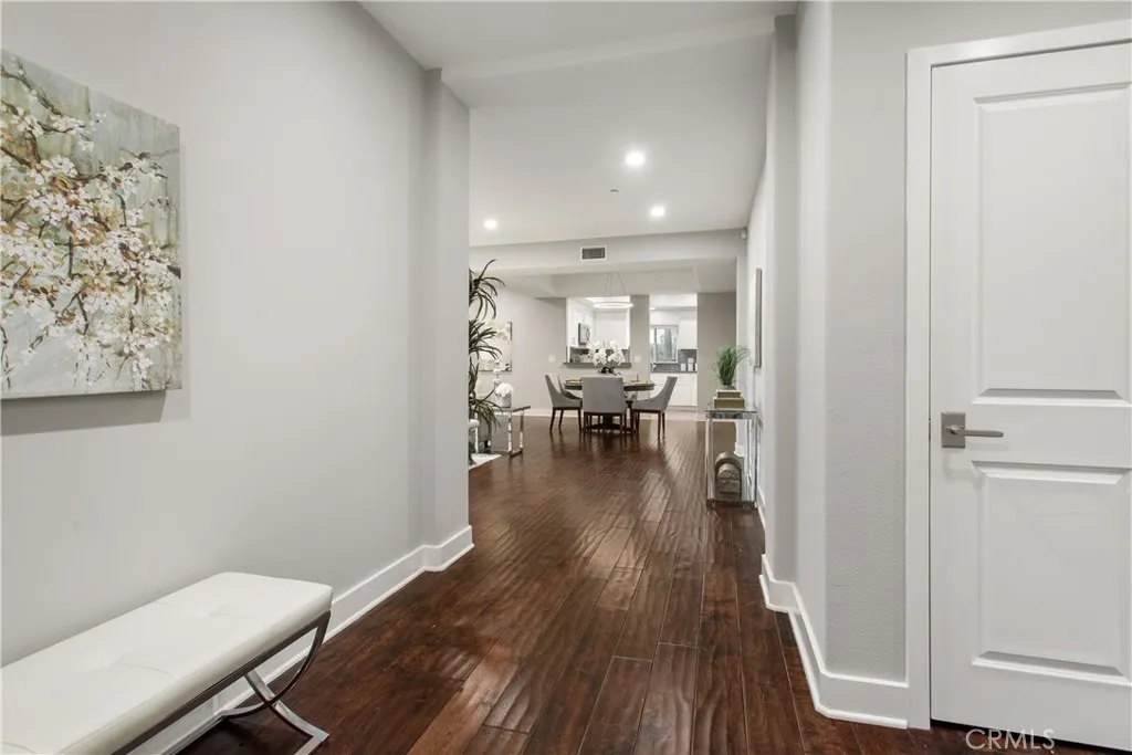 11115 Acama 101, North Hollywood, California 91602 home-pic-3