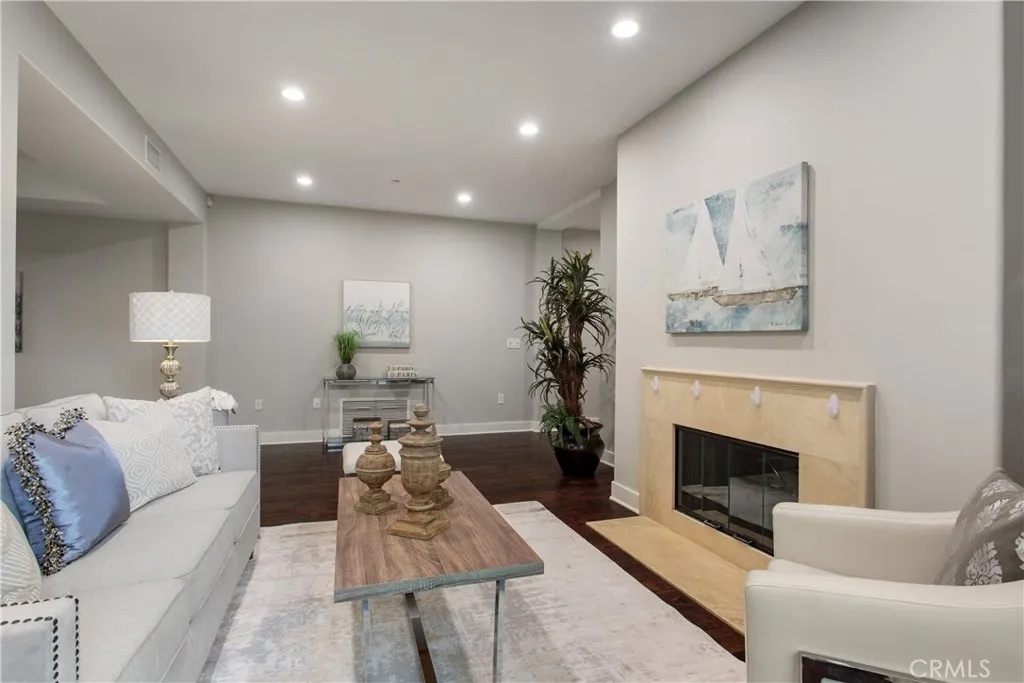 11115 Acama 101, North Hollywood, California 91602 home-pic-7