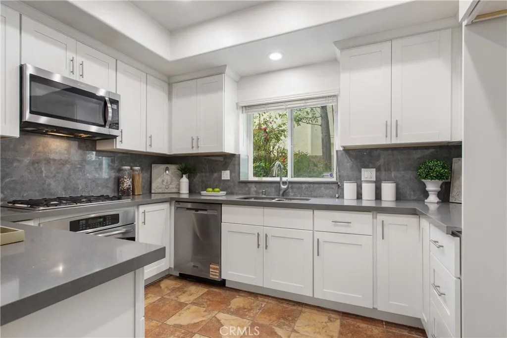 11115 Acama 101, North Hollywood, California 91602 home-pic-11