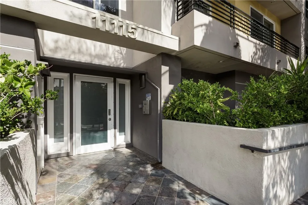 11115 Acama 101, North Hollywood, California 91602 home-pic-2