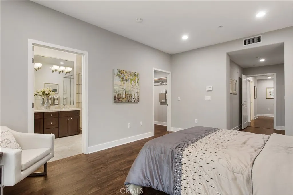 11115 Acama 101, North Hollywood, California 91602 home-pic-16