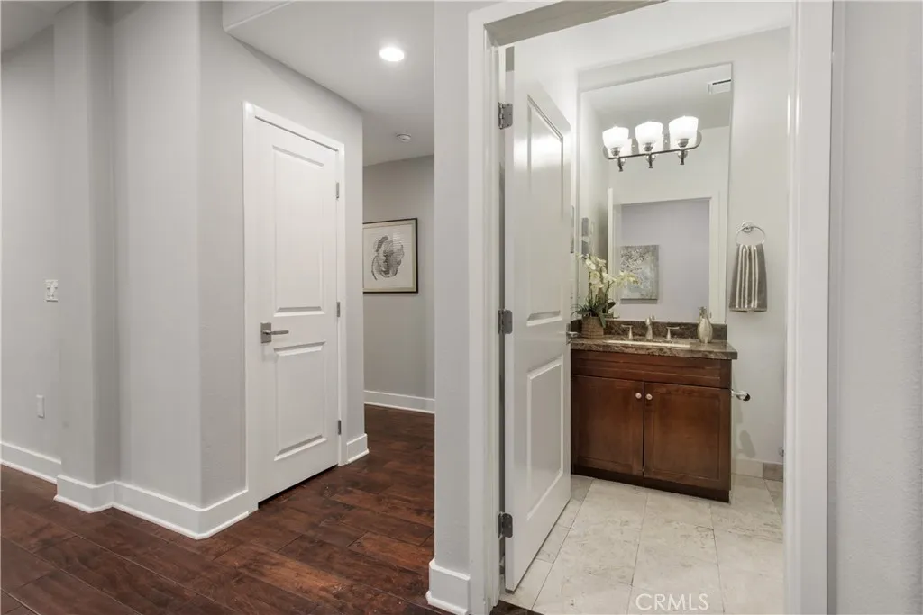 11115 Acama 101, North Hollywood, California 91602 home-pic-14