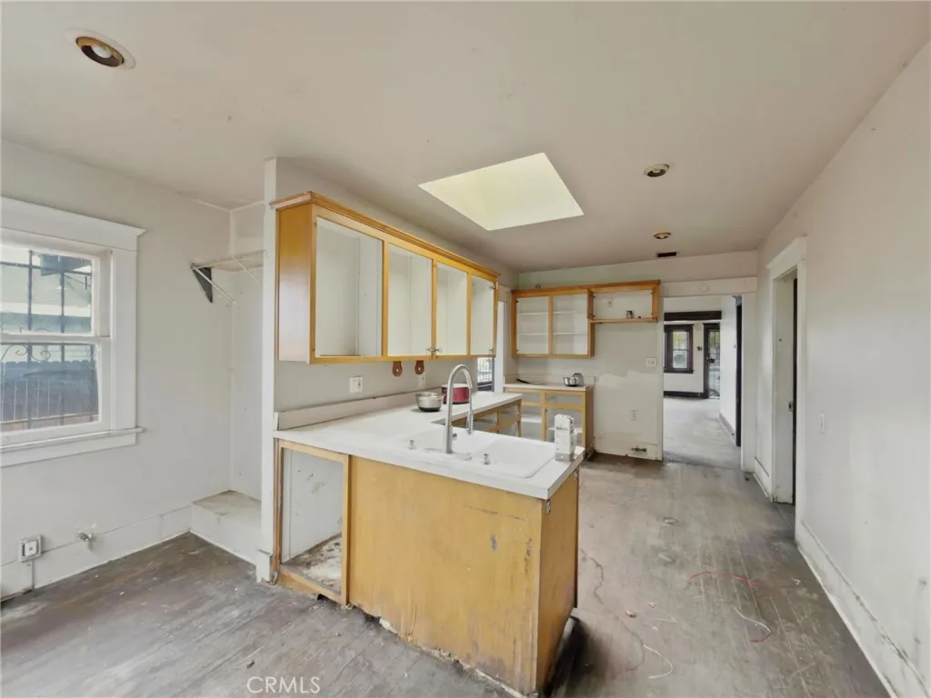 225 W 12th, Long Beach, California 90813 home-pic-4