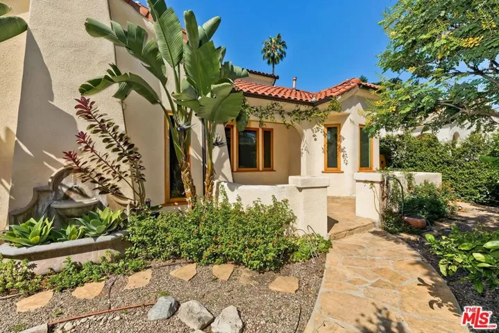 Private front garden