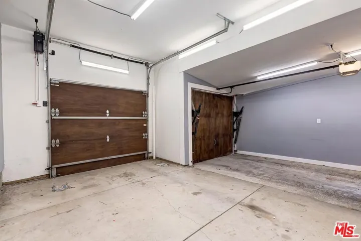 2 car garage w/ laundry inside