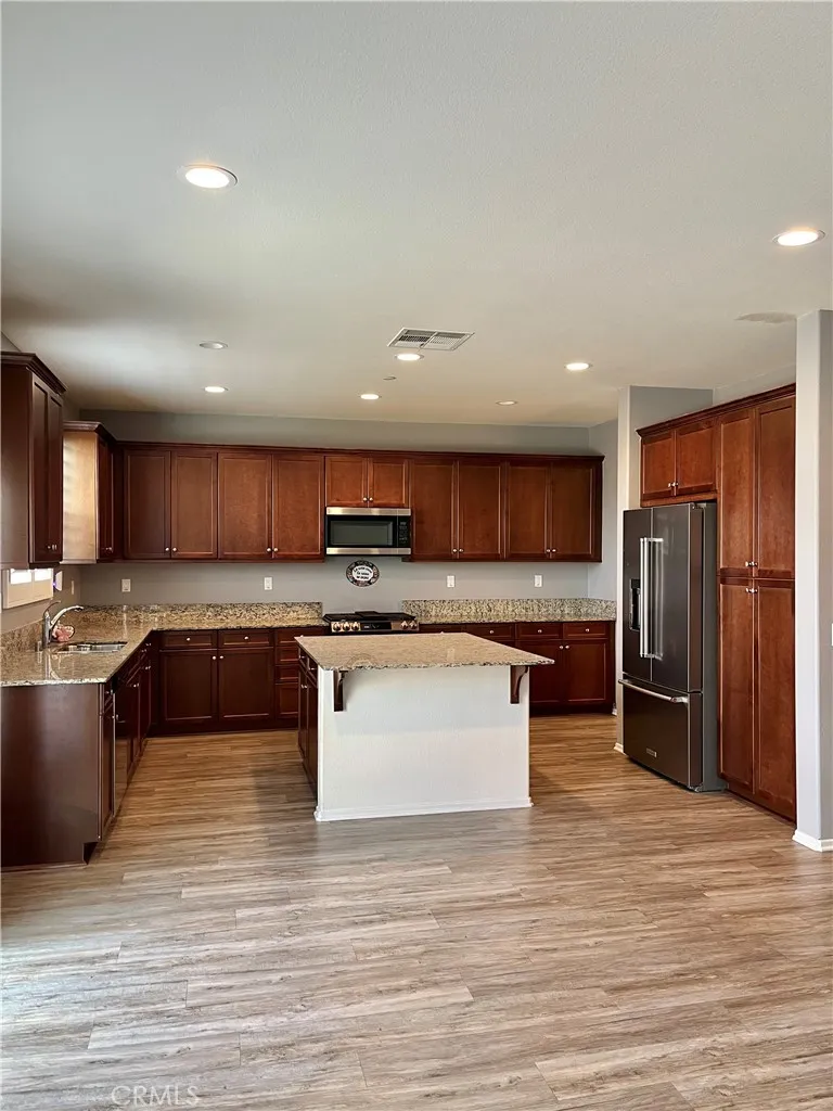 15182 Paseo Verde, Victorville, California 92394 home-pic-4