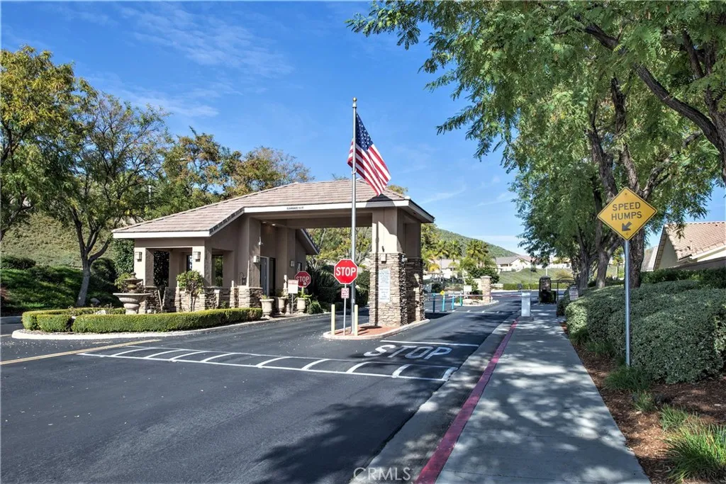 29446 Honneywood Drive, Menifee, California 92584 home-pic-24