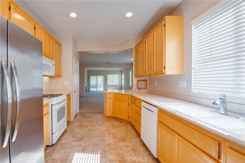 29446 Honneywood Drive, Menifee, California 92584 home-pic-7
