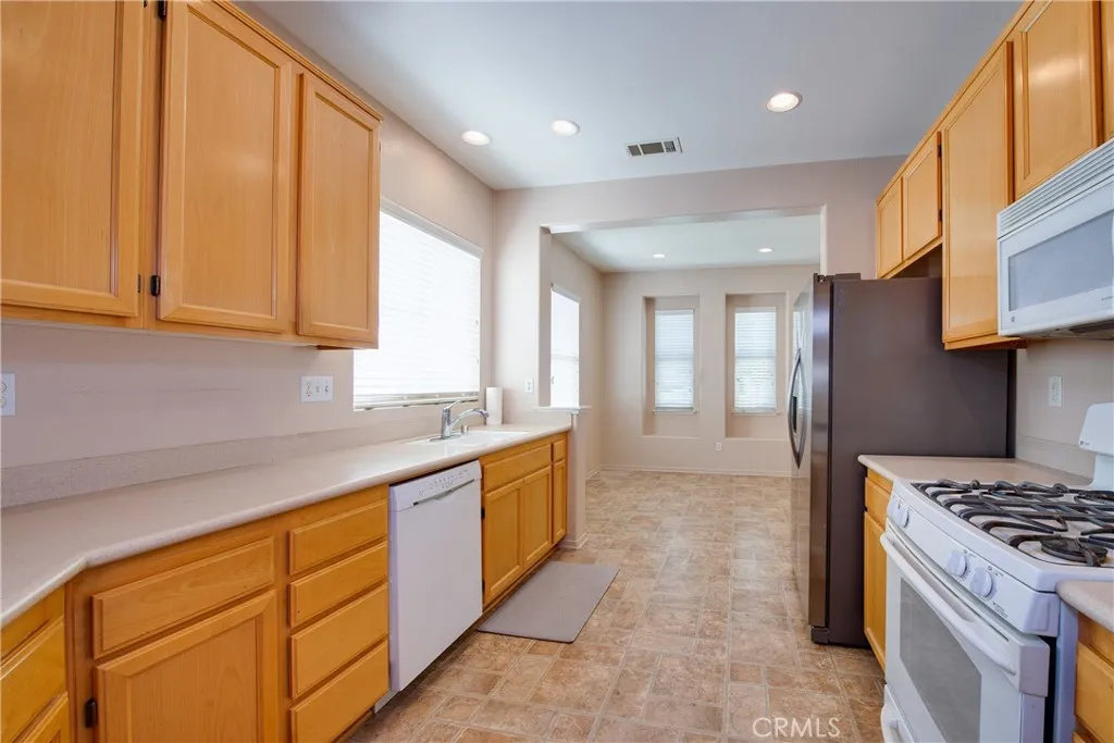 29446 Honneywood Drive, Menifee, California 92584 home-pic-9