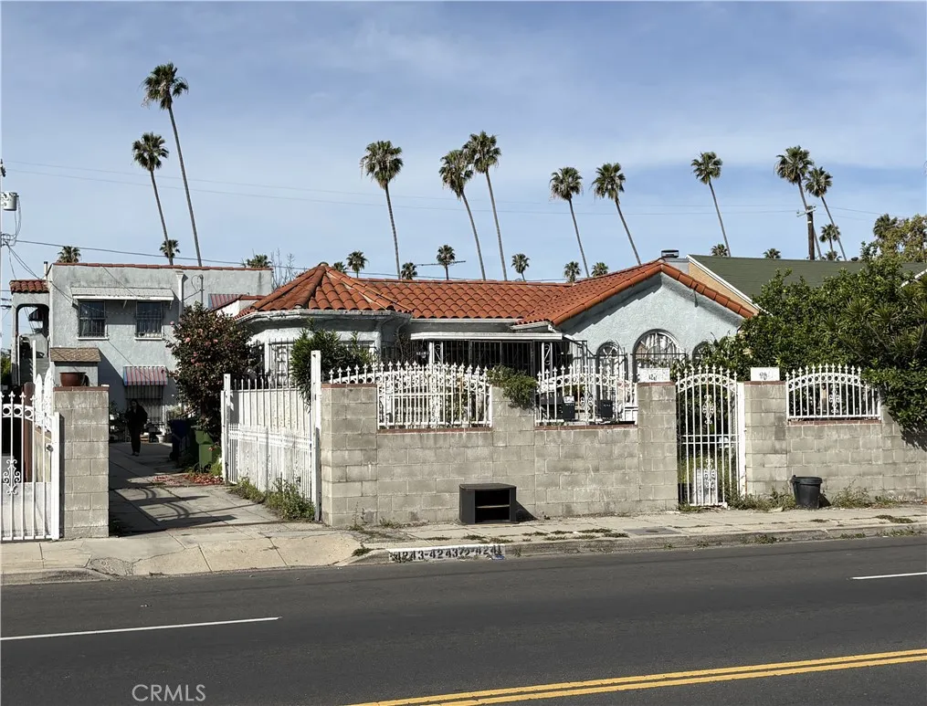 4241 Arlington, Los Angeles, California 90008 home-pic-1