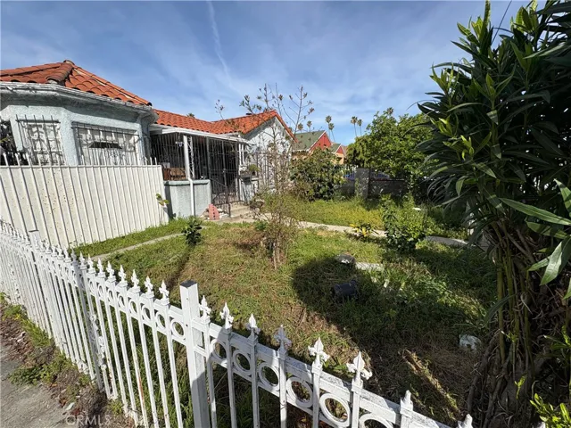 Front house, front yard