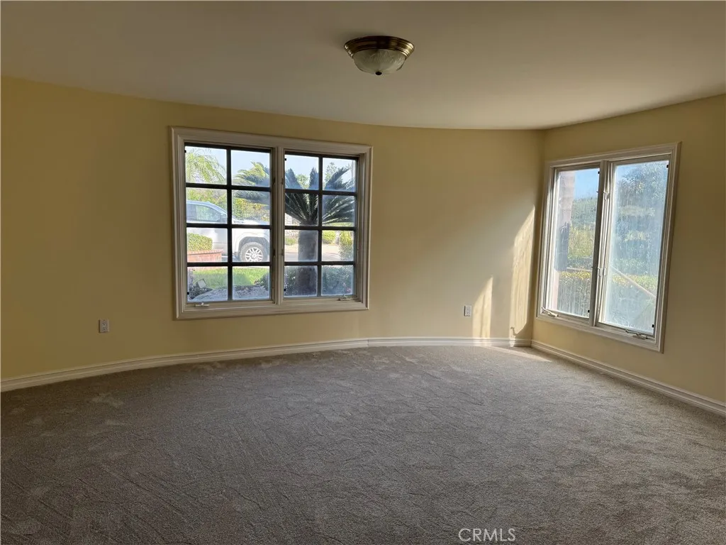 down stairs bedroom has own bath and walk in closet